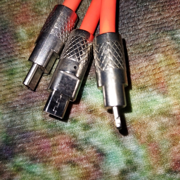 3-in-1 USB Charging Cable Charging/Data Sync Cable - Picture 10 of 11